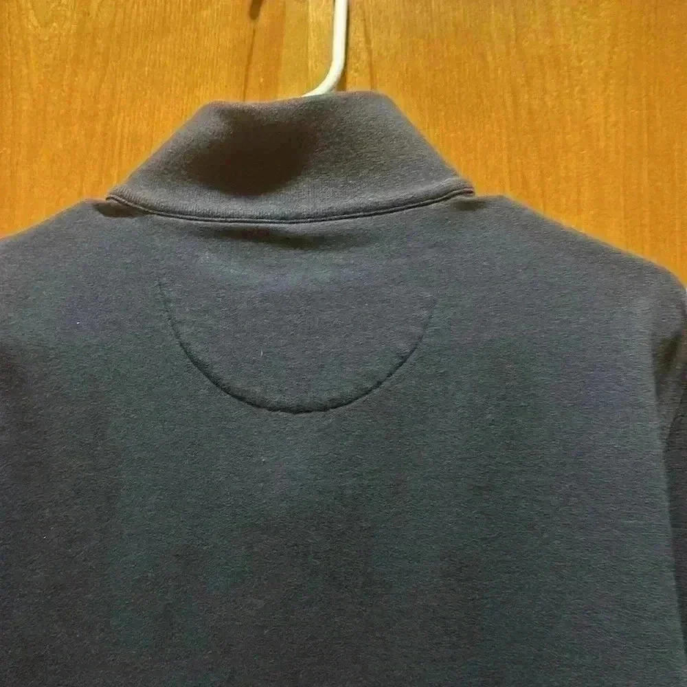Untuckit Pullover Size Large - Picture 8 of 8